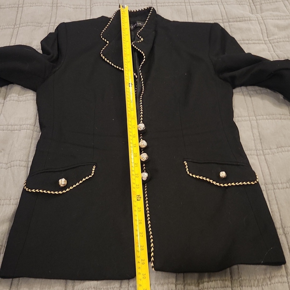 Chic Black Blazer with Gold Detailing - Picture 8 of 8